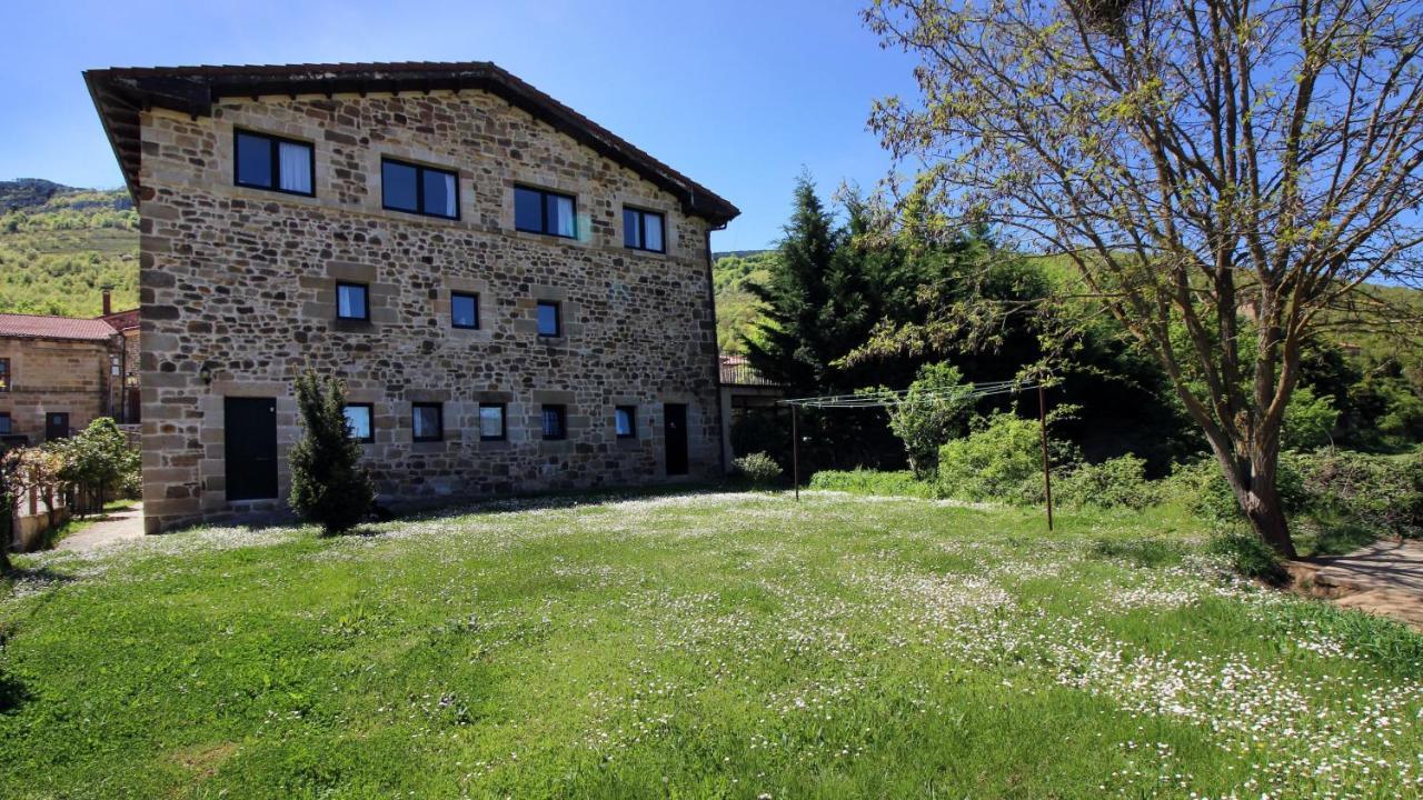 La Romanika De Fellini San Martin de Elines Bagian luar foto