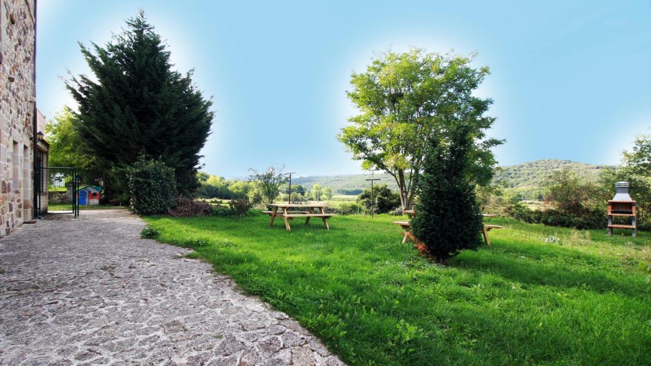 La Romanika De Fellini San Martin de Elines Bagian luar foto